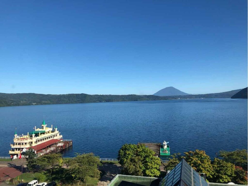 洞爺湖万世閣ホテルレイクサイドテラスの湖側客室からの景色