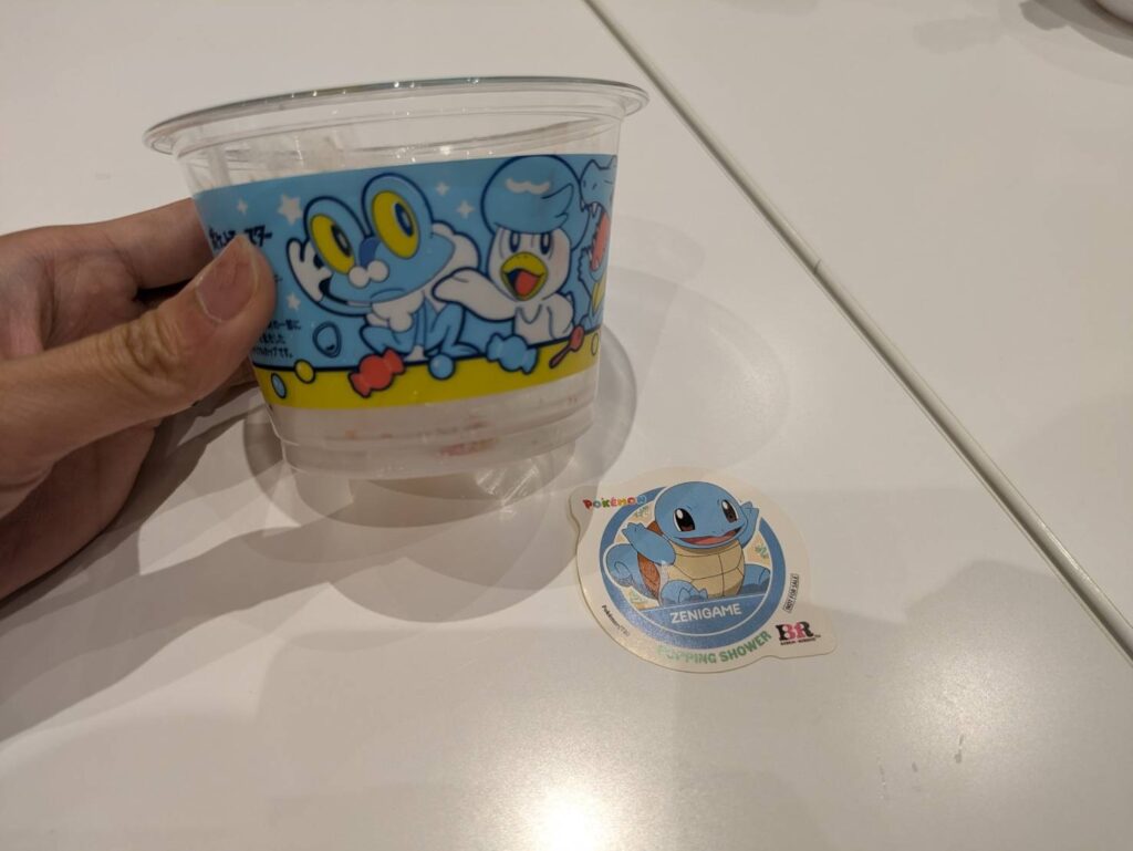 サーティワンアイスクリームのポケモンコラボ。ダブルカップのアイス注文でもらえる限定シール。