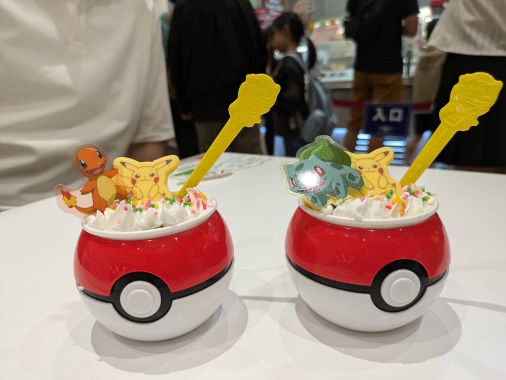 サーティワンアイスクリームのポケモンコラボ。モンスターボールのサンデー。
